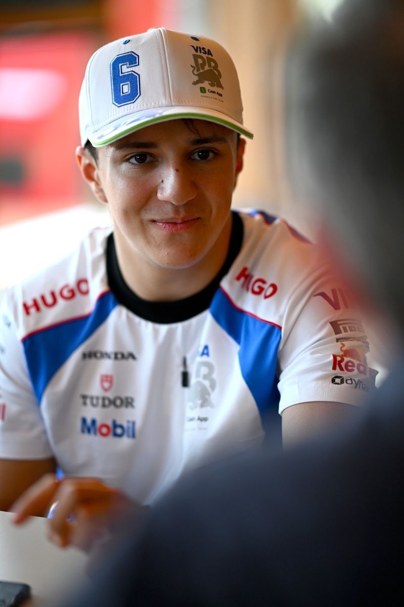 Isack Hadjar, Racing Bulls con Roberto Chinchero, giornalista Motorsport.com