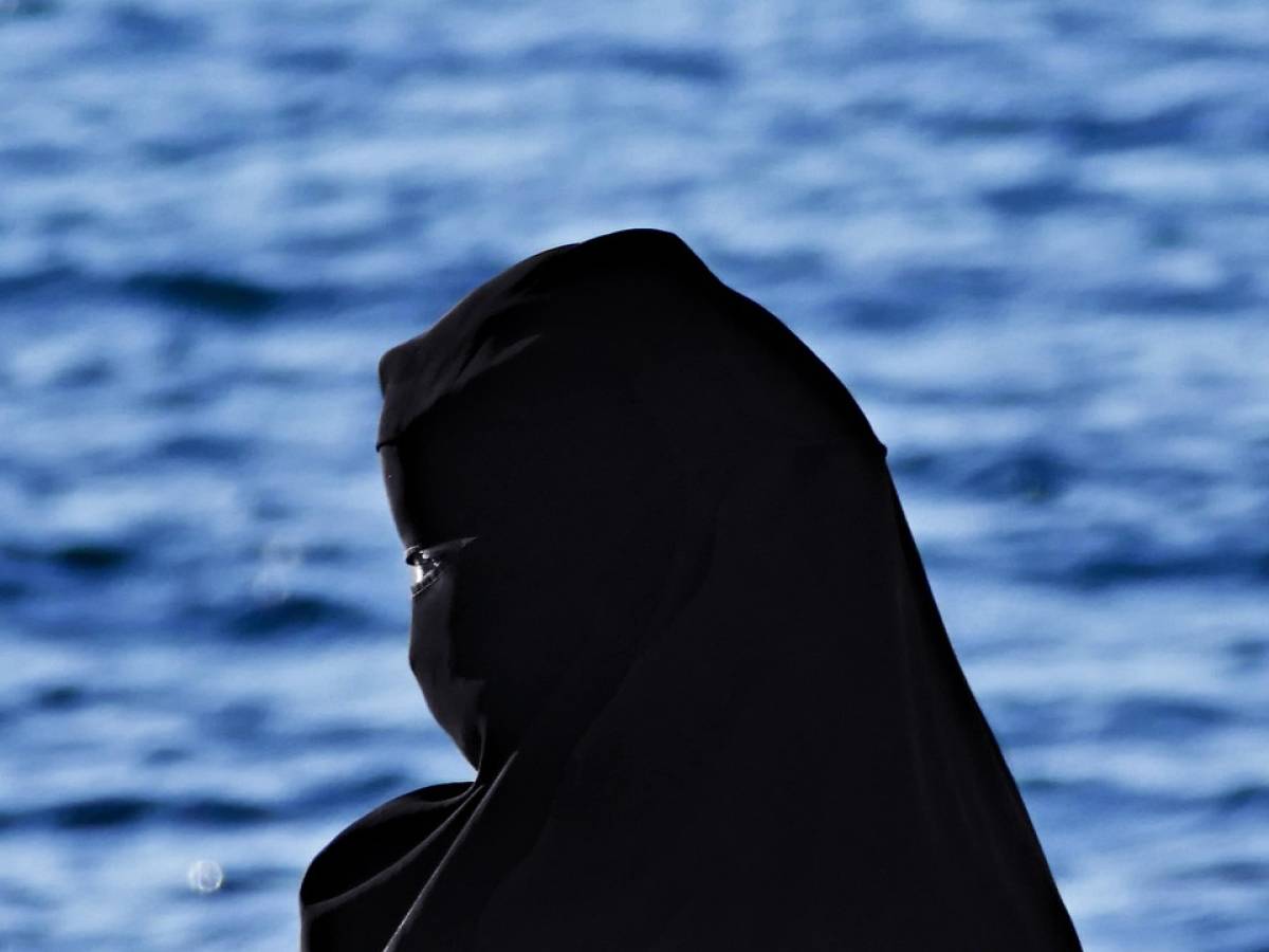 Stretta del Portogallo sul burqa, cambia la legge: ecco come