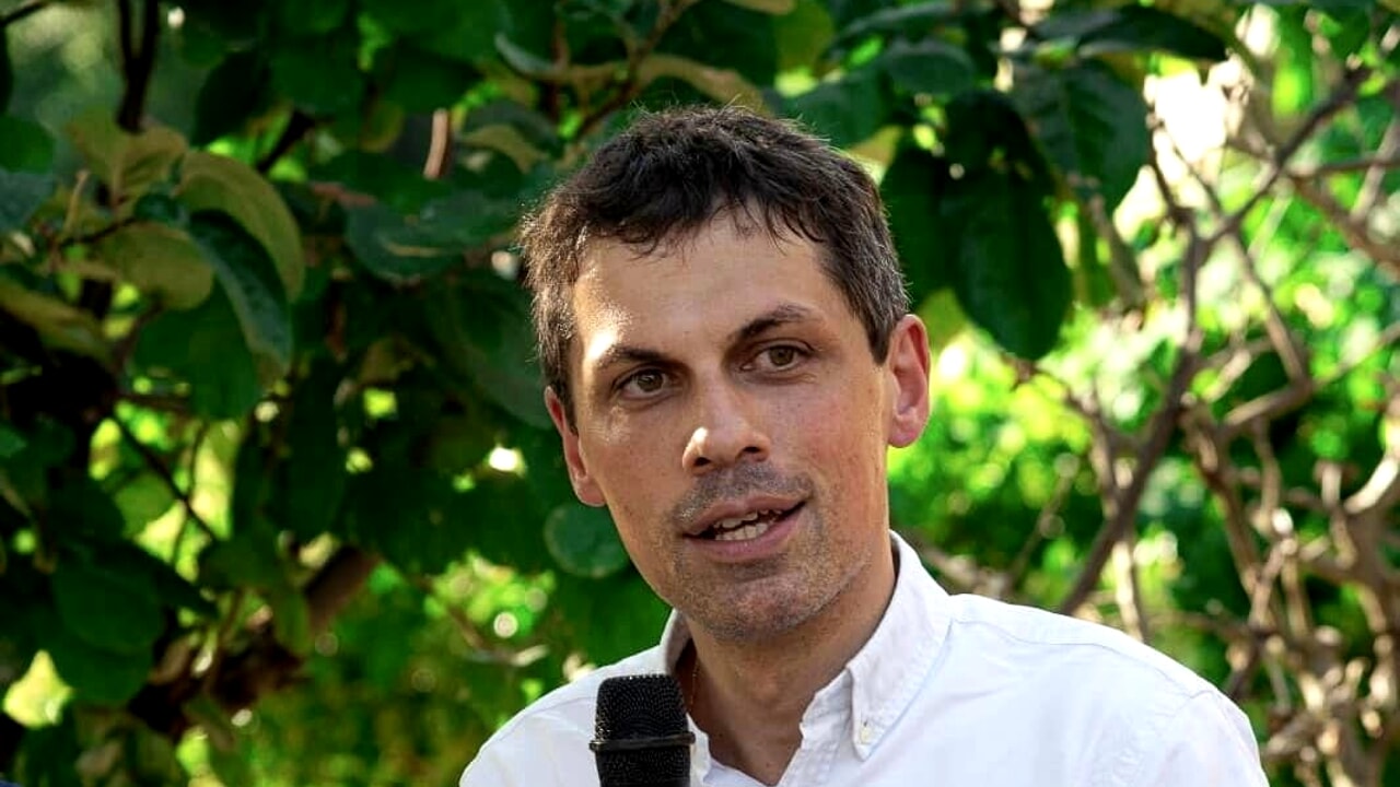 "Una comunità smarrita davanti a una giovane vita spezzata"