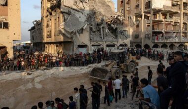 A Gaza schermaglie navali. Hamas: non ce ne andiamo. Transizione a guida Egitto