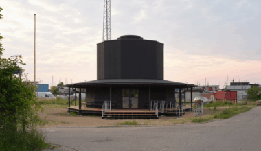 Piccola chiesa temporanea di 76mq in legno