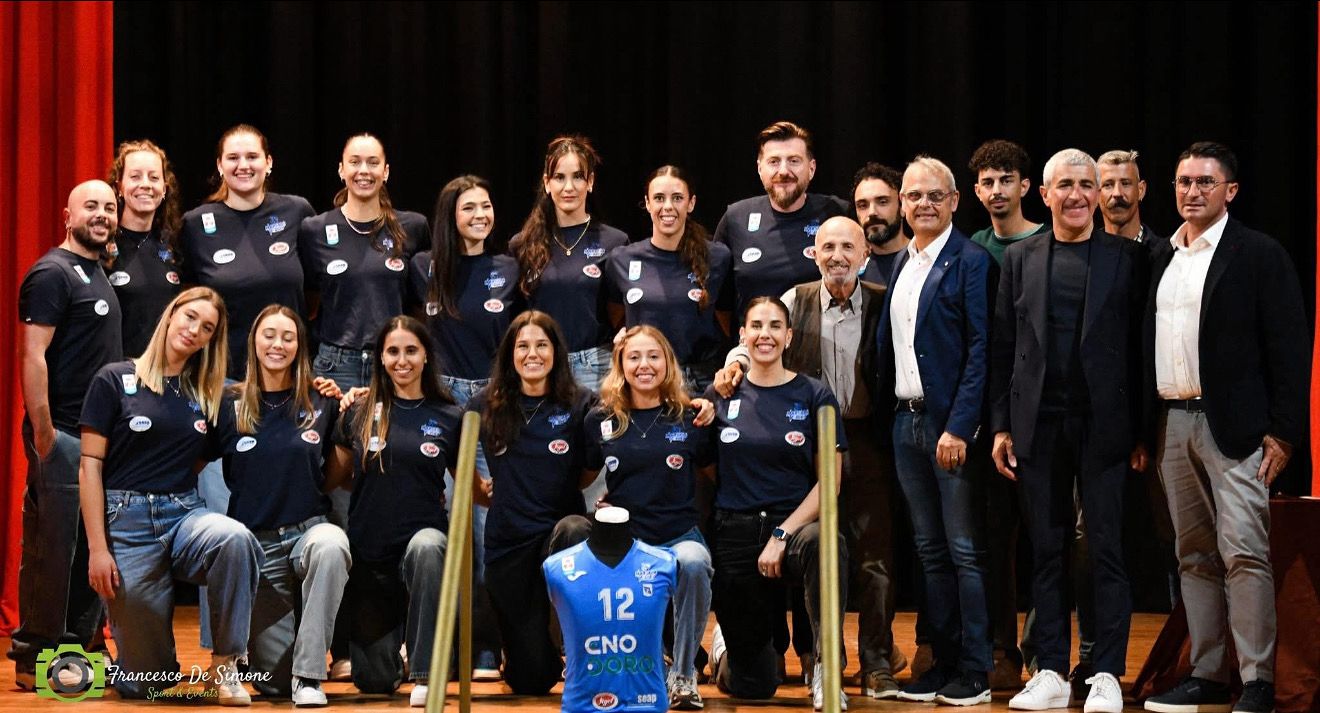 la Città abbraccia la squadra al Teatro Sollima