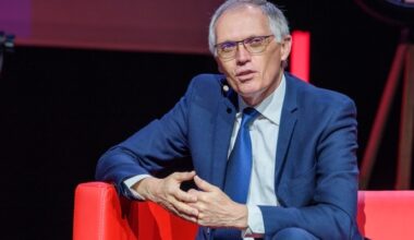 La profezia di Tavares: "Stellantis finirà spartita tra cinesi e americani"