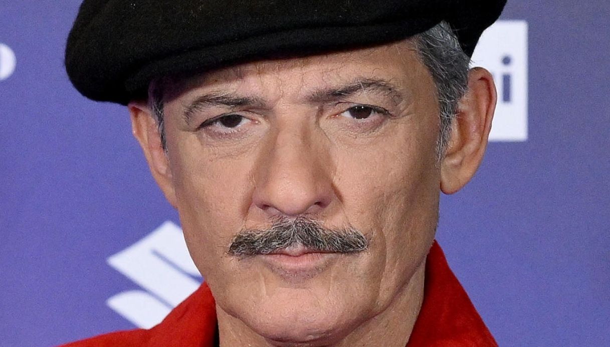 “Basta così”. Il gesto per Amadeus