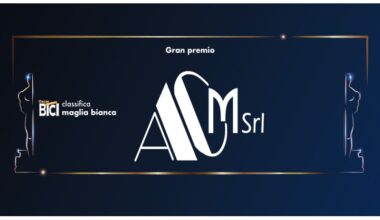 OSCAR MAGLIA BIANCA. JONATHAN MILAN FIRMA UNO SPLENDIDO BIS