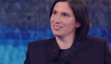 Il delirio della Schlein: "Con il governo Meloni a rischio libertà di stampa e indipendenza dei giudici"