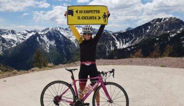 AL VIA IL TOUR DI PAOLA GIANOTTI PER INAUGURARE 29 NUOVI CARTELLI ‘IO RISPETTO IL CICLISTA’ NEL PINEROLESE