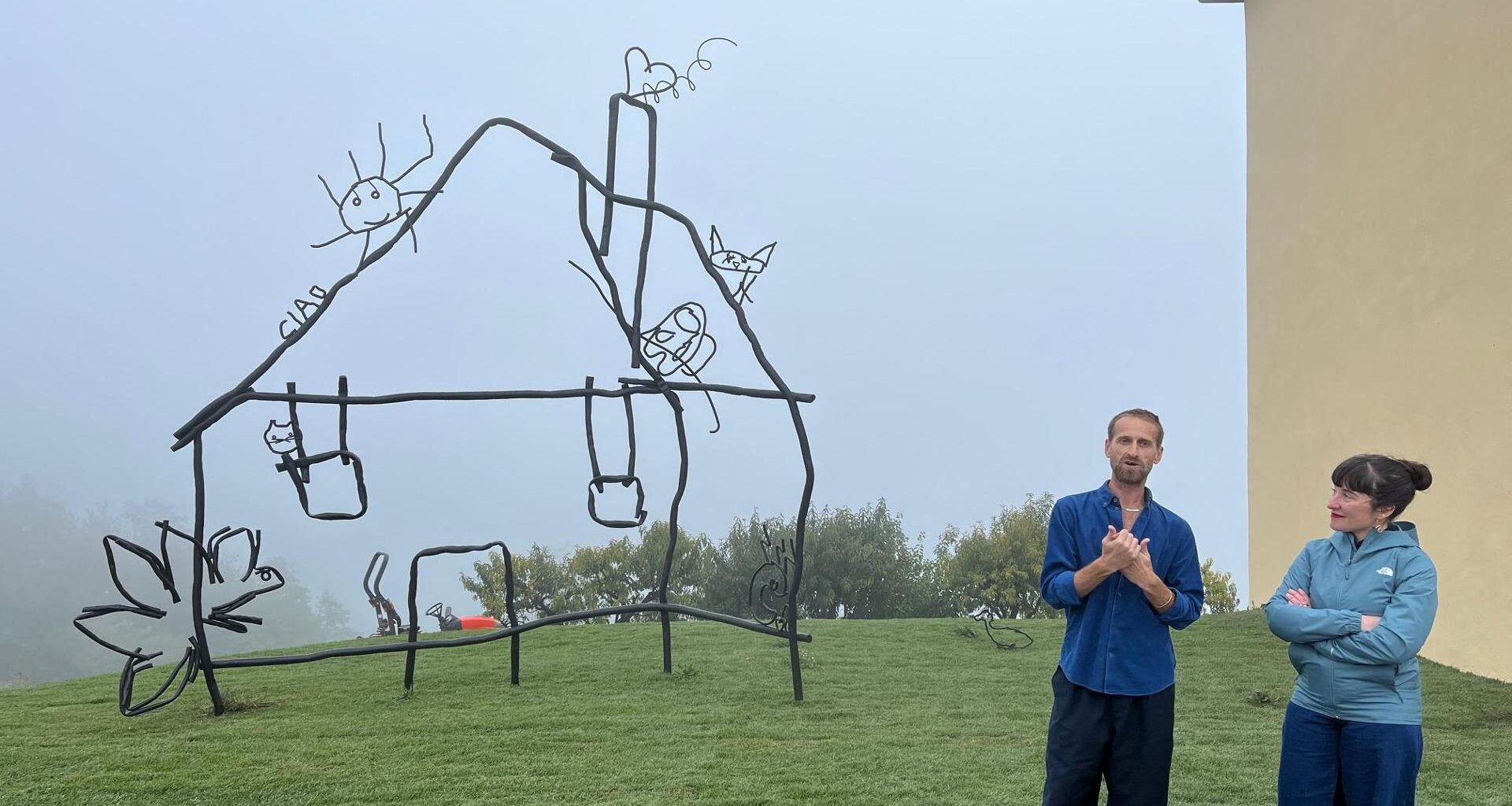 Scarabocchio sul banco di scuola si trasforma in opera a Dogliani