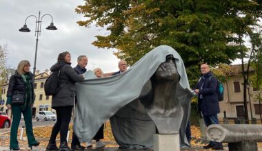 Copertina per Le teste di Messerschmidt per Go! 2025 in piazza Sant