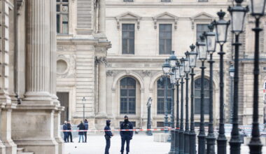 Louvre, 'i due fermati stavano fuggendo in Algeria e Mali' - Ultima ora