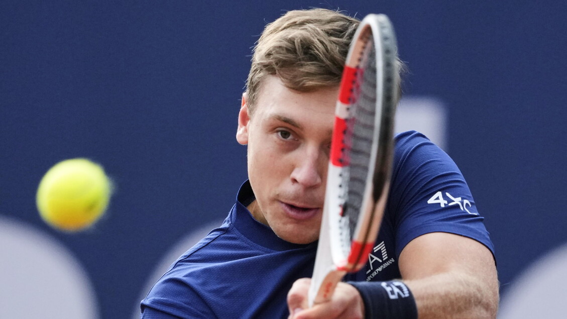 Tsitsipas si ritira, a Vienna Musetti esordisce con Medjedovic - Tennis