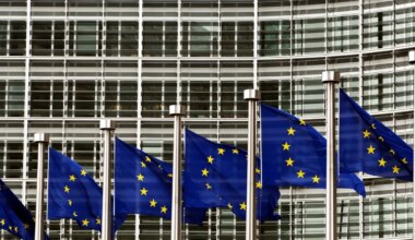 La Commissione Europea firma un contratto per i vaccini anti-Covid a base proteica