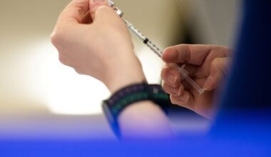 Studio USA: I vaccini COVID aggiornati hanno ridotto la gravità della malattia e i ricoveri nel 2023