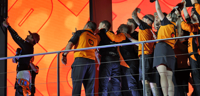 McLaren campione del mondo<br />Norris fa arrabbiare Piastri