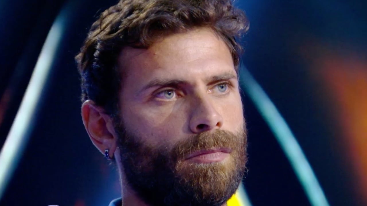 Grande Fratello, Domenico D'Alterio ha tradito la sua fidanzata in passato? Le sue parole mettono il dubbio