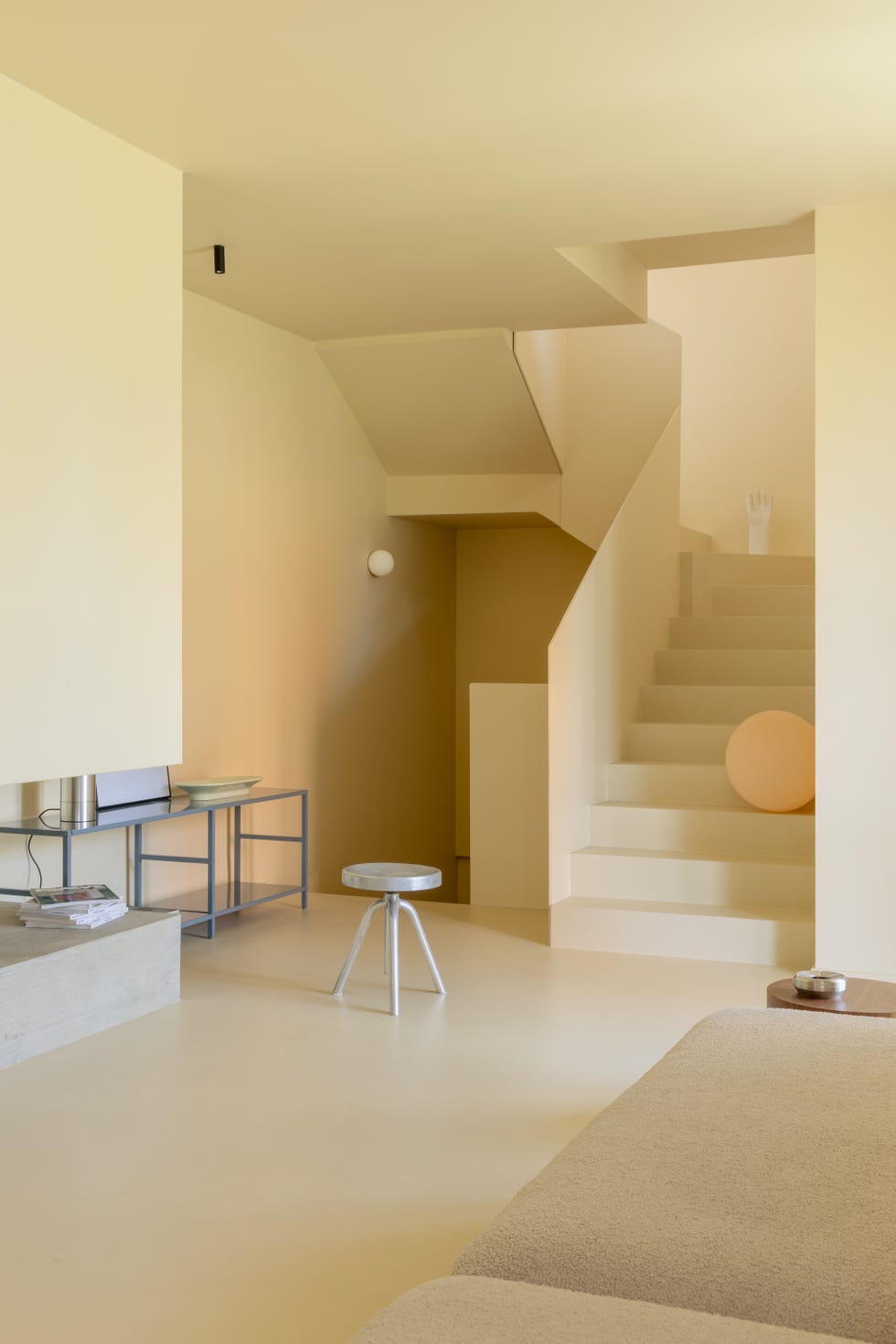 scala metallica gialla