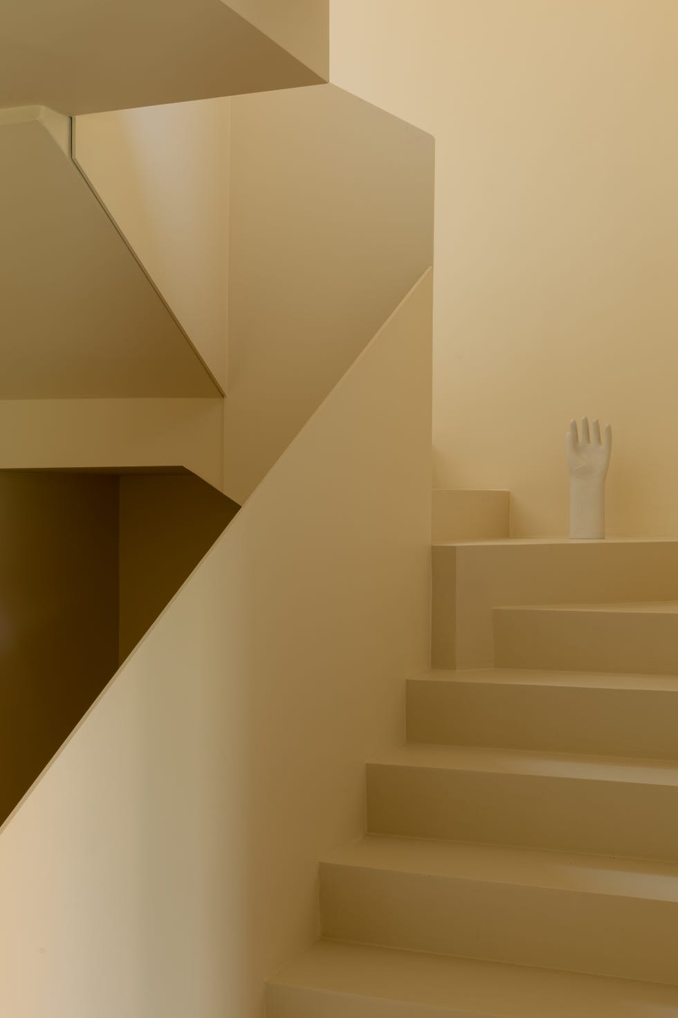 scala sculturale in metallo