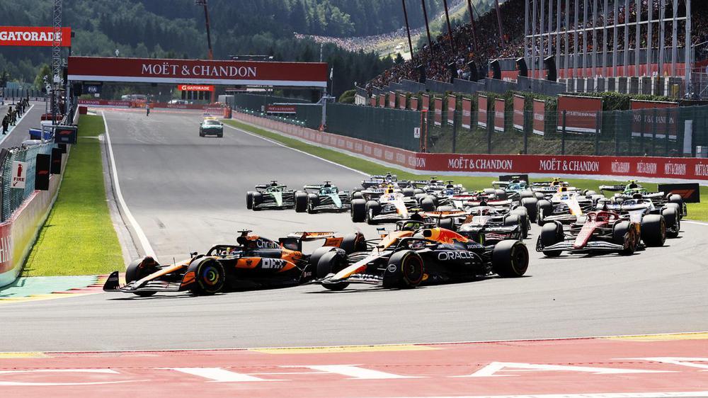 Verstappen mette subito la freccia e vince la sprint a Spa