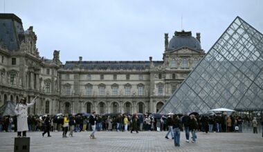 Il Louvre rimane chiuso dopo lo spettacolare furto dei gioielli della corona