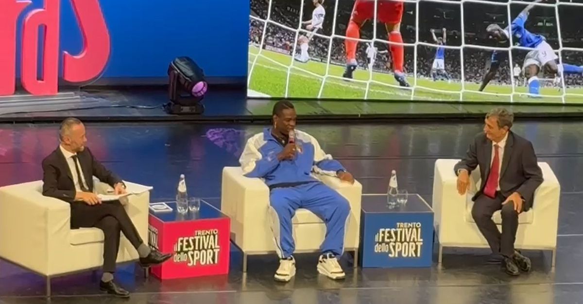 Balotelli: "Giocare all'Inter un regalo. Barcellona? Non ero abituato a..."