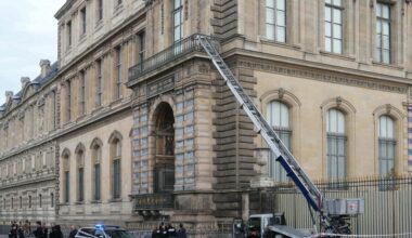 Furto al Louvre, fermati due sospetti. 'Stavano fuggendo in Algeria e Mali'  - Europa