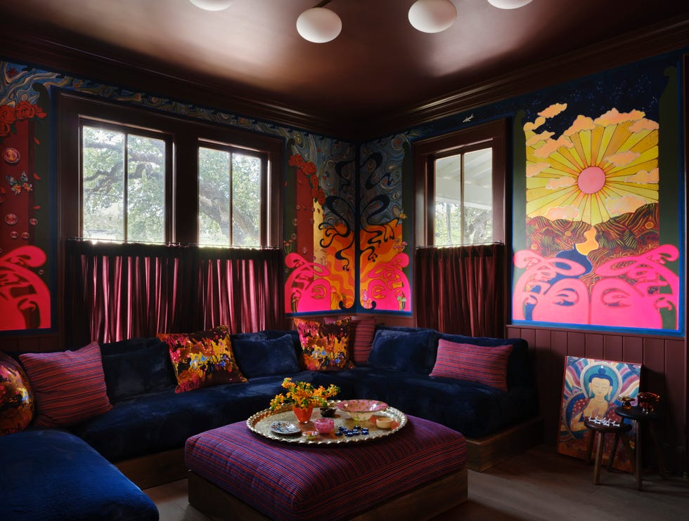 salon con paredes psicodelicas