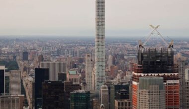 New York, allarme per il grattacielo 432 Park di Manhattan che rischia di crollare
