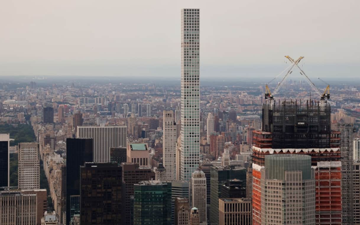 New York, allarme per il grattacielo 432 Park di Manhattan che rischia di crollare