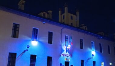 Polonghera Il municipio si illumina di rosa - Per sensibilizzare sulla ricerca contro il tumore al seno