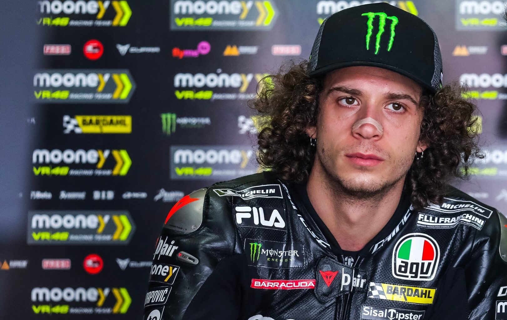 Marco Bezzecchi ammette la colpa nella caduta con Marc Márquez e descrive il dolore della caduta -