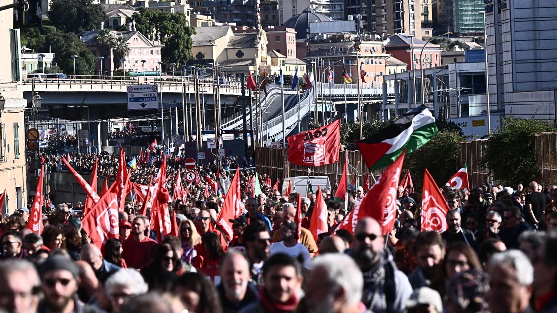 Sciopero generale per Gaza, la Cgil: 'In 100mila a Milano'. Disagi per i treni in varie città. La diretta - Notizie