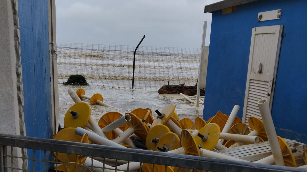 "Allagamenti diffusi nelle zone dei lungomari"