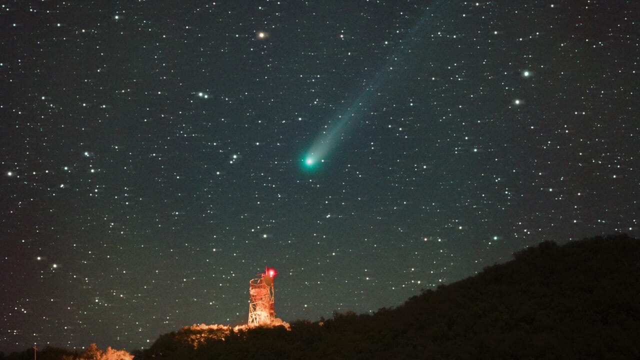 La cometa Lemmon torna dopo mille anni e brilla nei nostri cieli, quando e come vederla