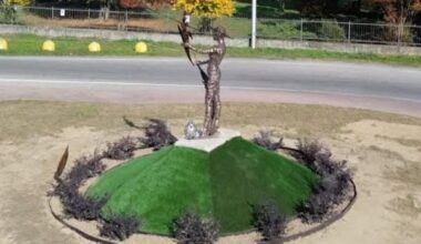 Gambolò: inaugurata la statua di Lomilla, realizzata dall’artista Ruben Bertoldo