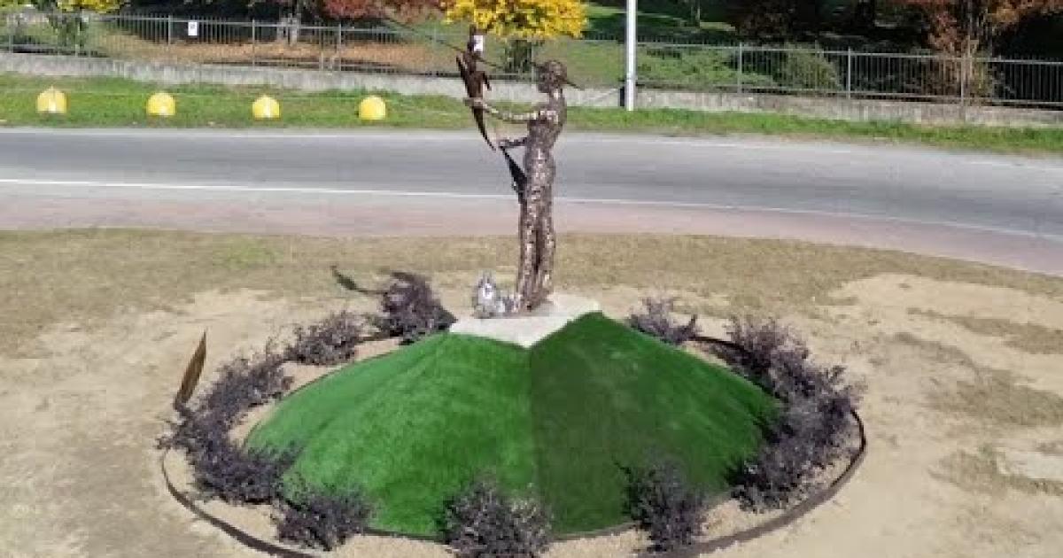 Gambolò: inaugurata la statua di Lomilla, realizzata dall’artista Ruben Bertoldo