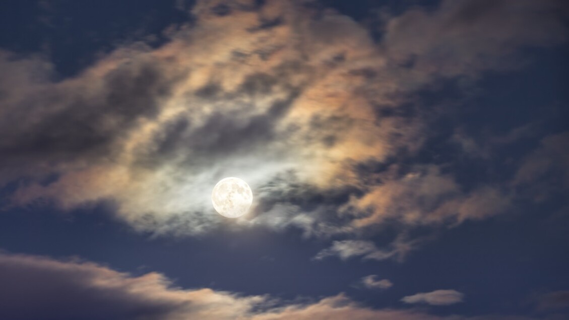 Le iridescenze lunari fotografate sulle Dolomiti - Scienza e arte