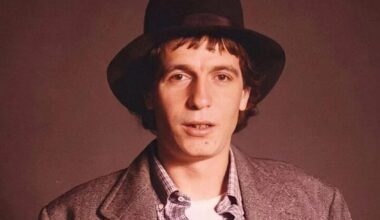 Rino Gaetano avrebbe 75 anni: quando fece l'autostop e gli diede un passaggio Lucio Dalla, gli inizi al Folkstudio, l'addio nel 1981, 10 segreti