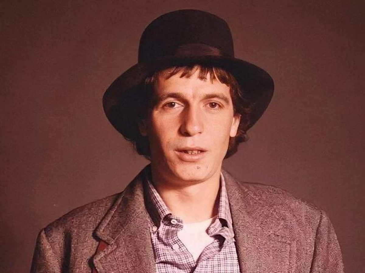 Rino Gaetano avrebbe 75 anni: quando fece l'autostop e gli diede un passaggio Lucio Dalla, gli inizi al Folkstudio, l'addio nel 1981, 10 segreti