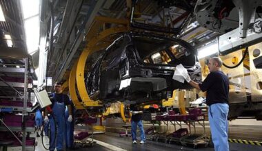 L’auto sotto pressione in Borsa, crolla Bmw dopo l’allarme sui profitti. Il calo della domanda cinese