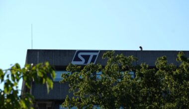 StMicroelectronics crolla in Borsa dopo la trimestrale: -11%. Nuova governance, quali sono i nomi