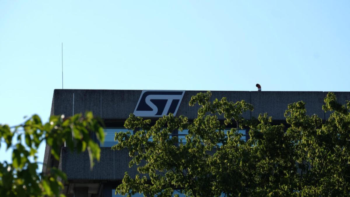 StMicroelectronics crolla in Borsa dopo la trimestrale: -11%. Nuova governance, quali sono i nomi