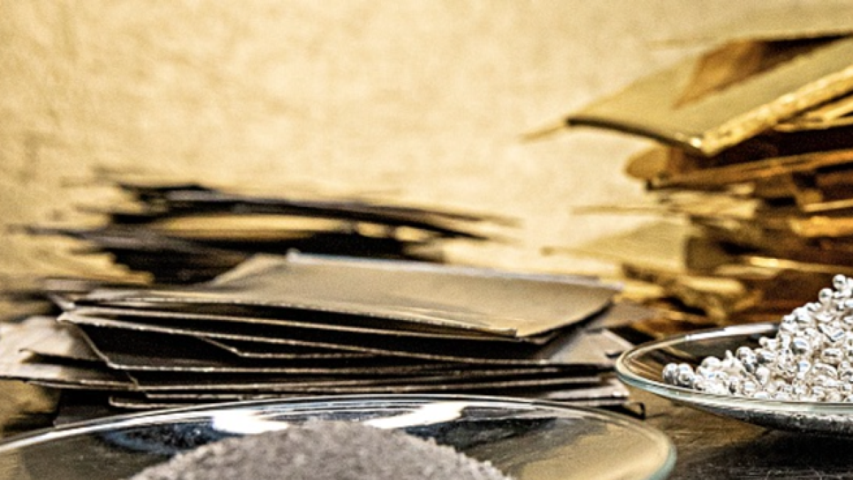 Oro, per Goldman può arrivare a 4.900 dollari malgrado il tonfo. Cosa c’è dietro la corsa dei metalli (e delle miniere)