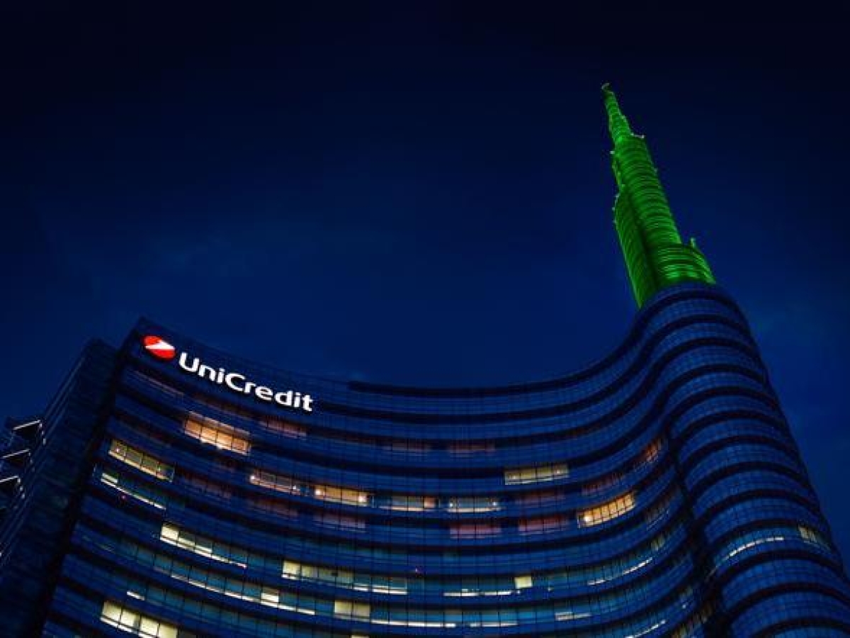 Unicredit sale al 29,5% della greca Alpha Bank. E l’Agricole spegne i rumors: «Non vendiamo l’Italia»