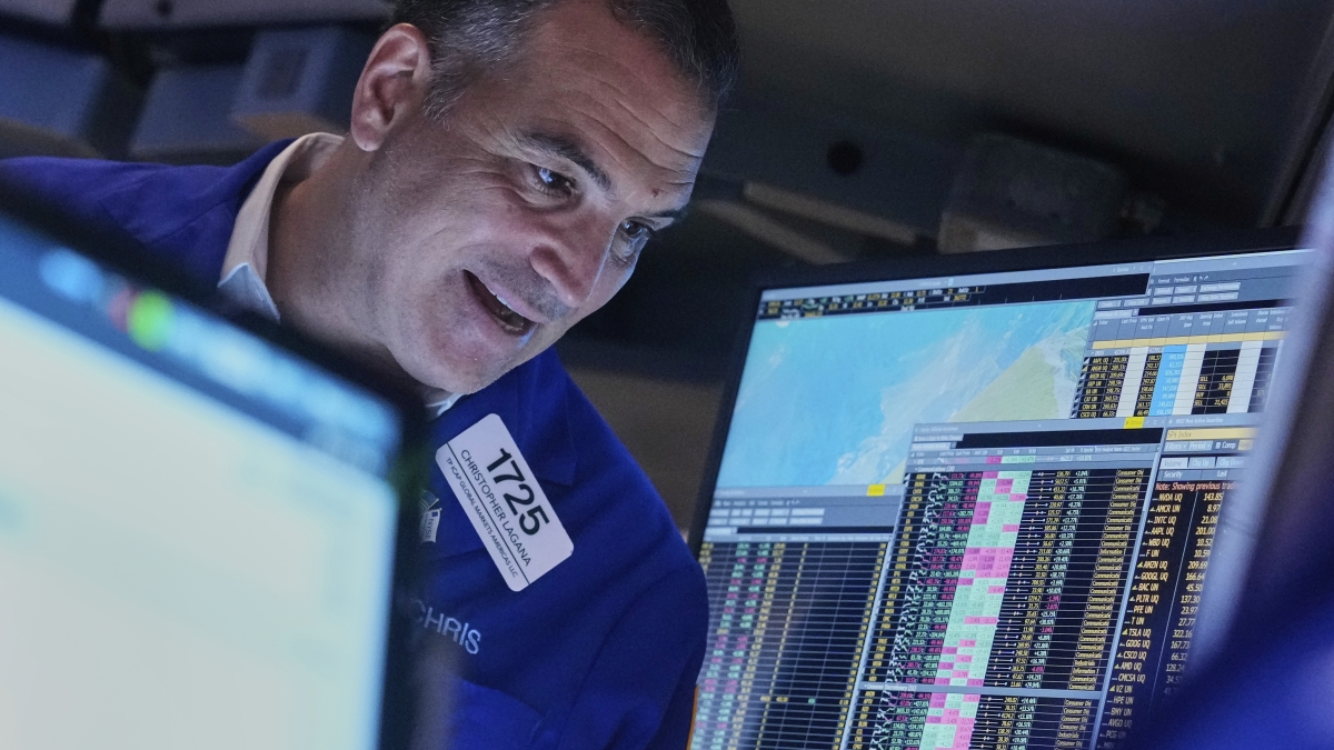 Oro ai massimi, Wall Street (e Piazza Affari) da record: perché i mercati volano e l’economia stenta? Il pericolo «bolla»