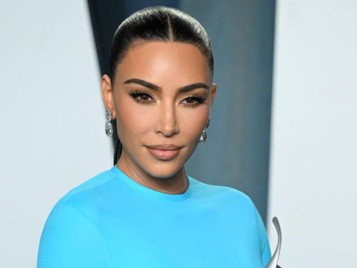 Che cos’è l’aneurisma cerebrale che ha colpito Kim Kardashian: sintomi e cure