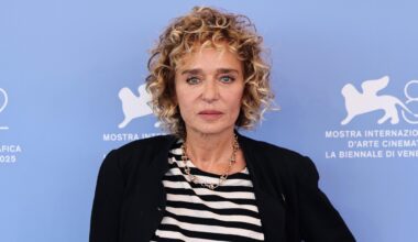 Valeria Golino compie 60 anni: il ruolo mancato in «Pretty Woman», l'amore (finito) con Riccardo Scamarcio, 7 segreti