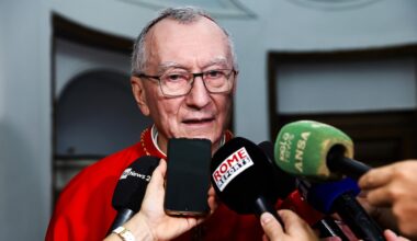 L'ambasciata di Israele contro Parolin: «Rischia di minare gli sforzi per arrivare alla pace». Papa Leone: «Ha espresso bene l'opinione della Santa Sede»