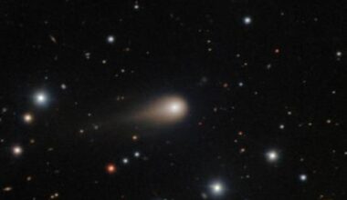 Le sorprese della cometa 3I/Atlas: «Sputa 40 chili di acqua al secondo, sembra un idrante cosmico»