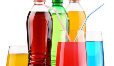Microplastiche nelle bevande, nessuna si salva (inclusa l'acqua potabile)
