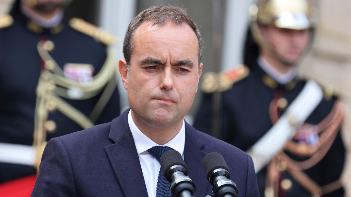 Francia, Lecornu: «Riforma delle pensioni sospesa fino alle presidenziali»